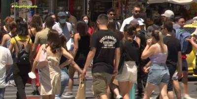 Καύσωνας: «Ανάσες» δροσιάς στις παραλίες - Στα ύψη ο υδράργυρος (Βίντεο)