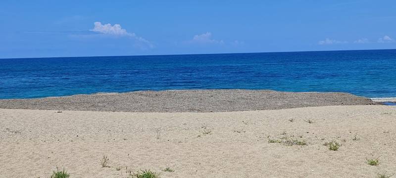 Δημοτικό Συμβούλιο Τριφυλίας: Ομαδικά πυρά για τον καθαρισμό παραλιών