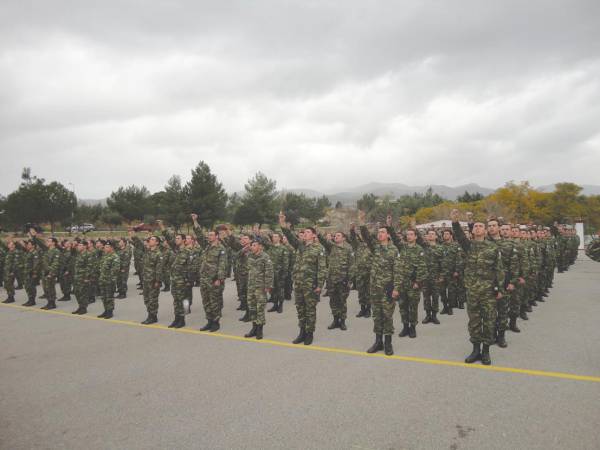 Ορκωμοσία 550 νεοσύλλεκτων στο 9ο Σύνταγμα Πεζικού στην Καλαμάτα