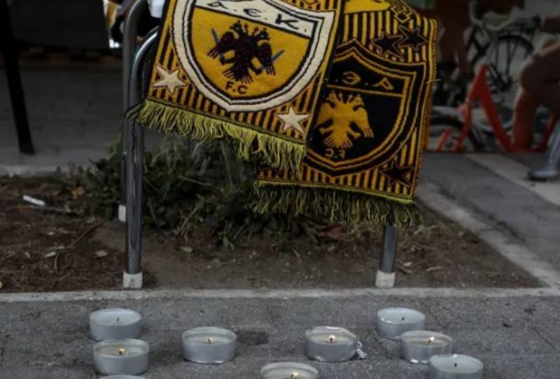 Νέα Φιλαδέλφεια: Επίθεση αγνώστων σε τηλεοπτικά συνεργεία έξω από το σπίτι του Μιχάλη - Σε καρδιολογική κλινική η μητέρα του (Βίντεο)