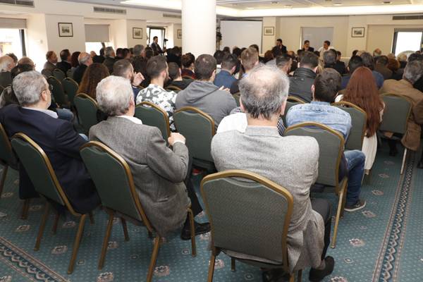 ΟΝΝΕΔίτες στηρίζουν Χρυσομάλλη