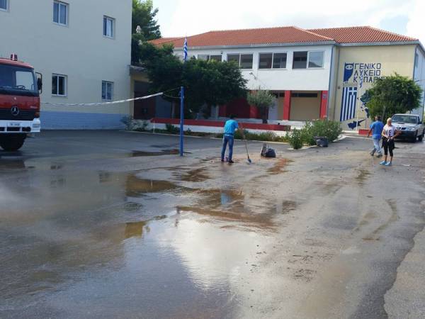 Λύματα από αγωγό στο Λύκειο Κυπαρισσίας