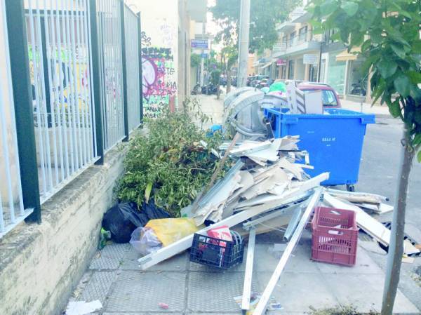 Εκτός από το μνημόνιο υπάρχουν και τα σκουπίδια