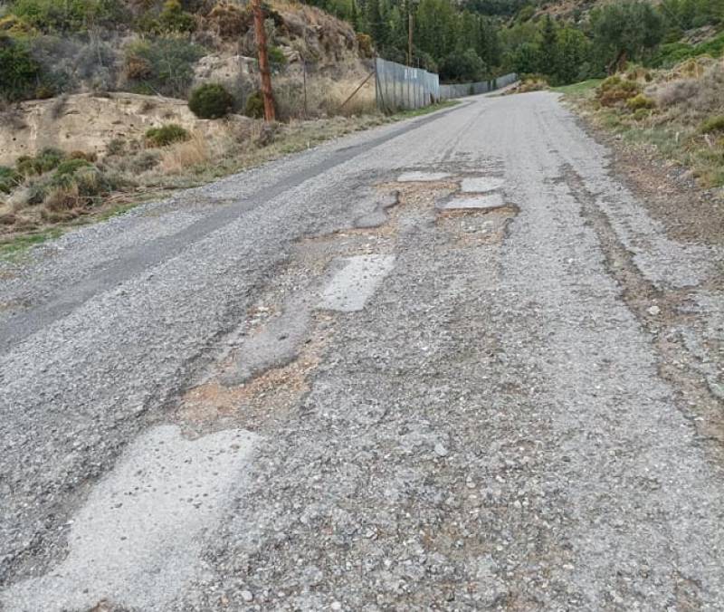 Δρόμος σε άσχημη κατάσταση
