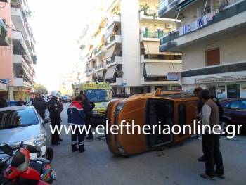 Τούμπα αυτοκινήτου στο κέντρο της Καλαμάτας