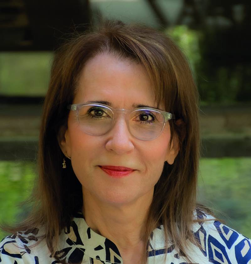 Η Ελένη Κουτσούδη – Ιόλα στην "Ε" για το βιβλίο της