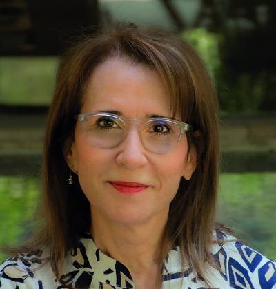 Η Ελένη Κουτσούδη – Ιόλα στην "Ε" για το βιβλίο της