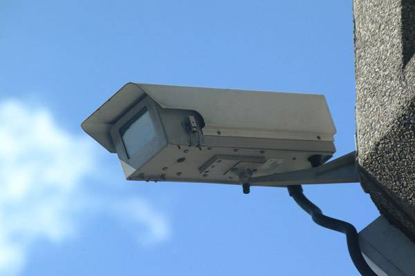 H κάμερα ασφαλείας συνέλαβε τσιγγάνα στους Γαργαλιάνους
