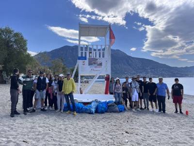 Το 1ο ΓΕΛ Καλαμάτας καθάρισε την Παραλία