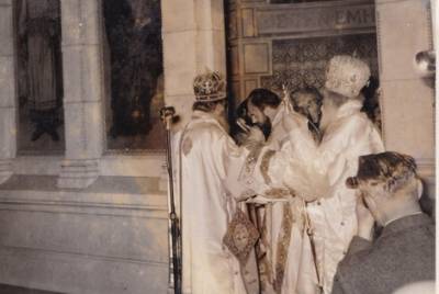 Ο Μητροπολίτης Γαλλίας Μελέτιος Καραμπίνης: Ανέκδοτες φωτογραφίες από τον βίο του