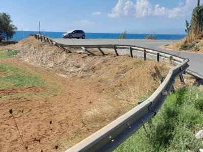 Το “ξάπλωσαν” πάλι το στηθαίο