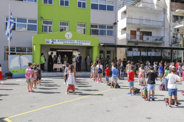 Με μάσκες και αποστάσεις άνοιξαν τα σχολεία της Μεσσηνίας (βίντεο)