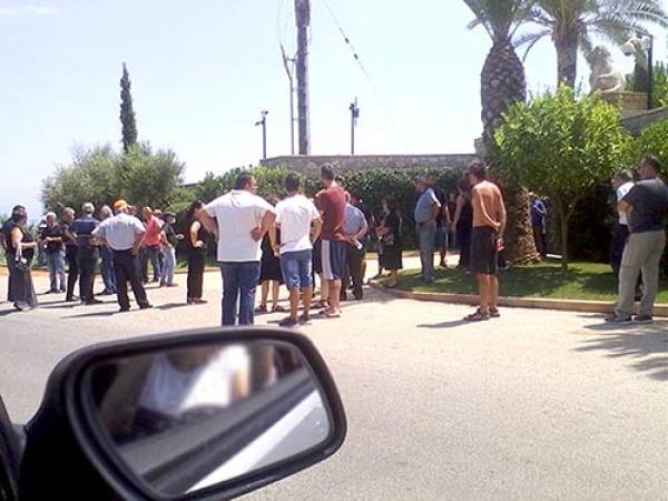 Tροχαίο δυστύχημα στο Βασιλίτσι: Οδύνη και διαμαρτυρίες στην κηδεία του άτυχου ζευγαριού