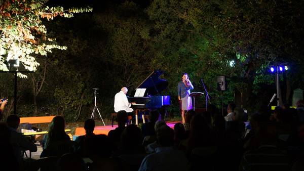 Ζεστό χειροκρότημα για Μίμη Πλέσσα και Κλαούντια Ντελμέρ στην Κυπαρισσία