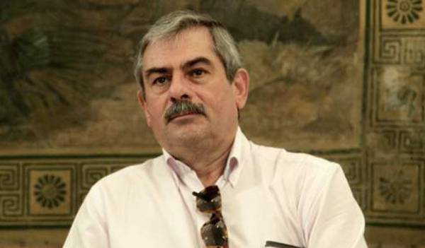 Πετράκος: "Ας μην παριστάνει τον έκπληκτο ο πρωθυπουργός, τα έχει υπογράψει"