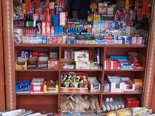 Τσιγγανάκια έκλεψαν σοκολάτες και παγωτά