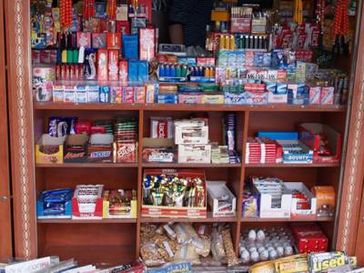 Τσιγγανάκια έκλεψαν σοκολάτες και παγωτά