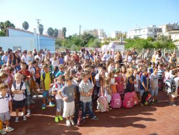 Πρώτο κουδούνι με αγιασμούς και επισήμους στα σχολεία της Μεσσηνίας (φωτογραφίες)