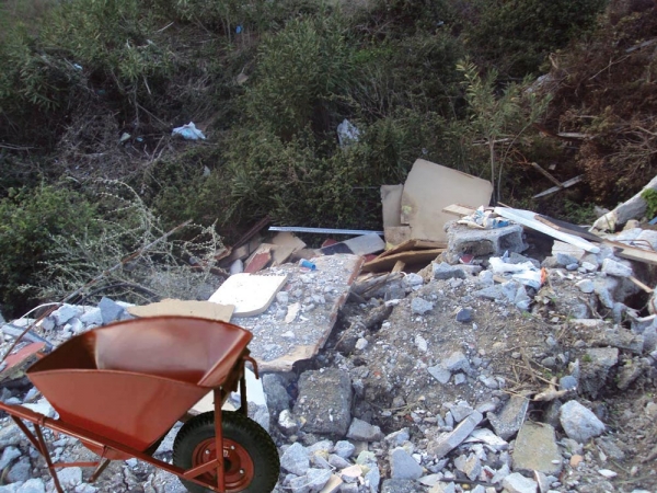 Παραλίγο τραγωδία για ένα οικοδομικό καροτσάκι