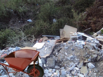 Παραλίγο τραγωδία για ένα οικοδομικό καροτσάκι