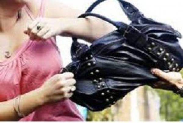 Τσαντάκιας έκλεψε 43χρονη στη Μεσσήνη