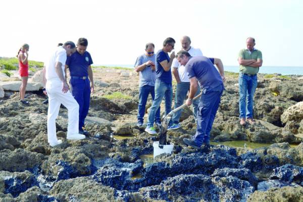 Πετρελαιοκηλίδα στις ακτές της Μαραθούπολης