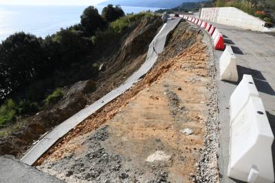 Κατέρρευσε πριν καν δοθεί στην κυκλοφορία δρόμος που ενώνει τη Λάρισα με το Πήλιο!