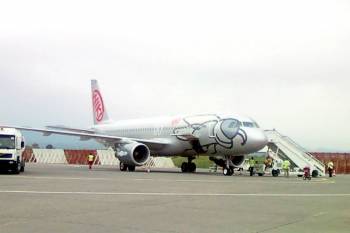 100 επιβάτες στην Καλαμάτα στην πρώτη πτήση από Βιέννη