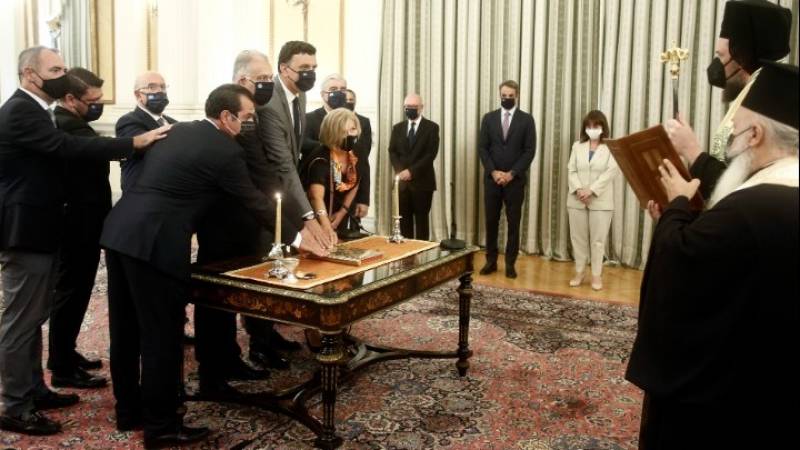 Ορκίστηκαν τα νέα μέλη της κυβέρνησης (βίντεο)