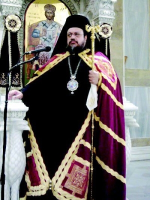 Μητροπολίτης προς Μπρεδήμα: Προς "όψιμον θιασώτη" της "κάθαρσης" στο Νεκροταφείο