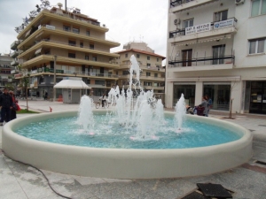 Σε λειτουργία το νέο σιντριβάνι στην κεντρική πλατεία Καλαμάτας