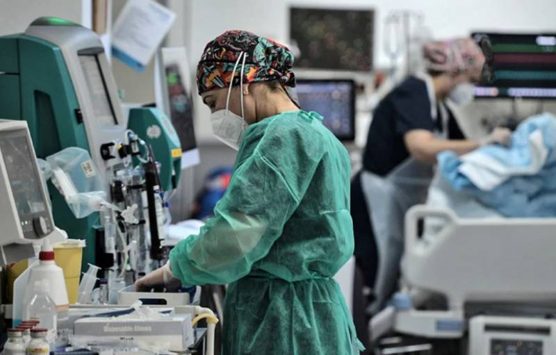 Συναγερμός στον ΕΟΔΥ: 57 θάνατοι, 70 διασωληνωμένοι από κορoνοϊό