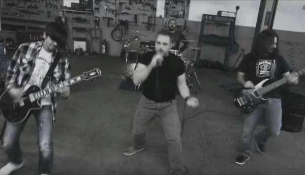 "A small death": Δείτε το νέο βίντεο κλιπ των Mr Booze