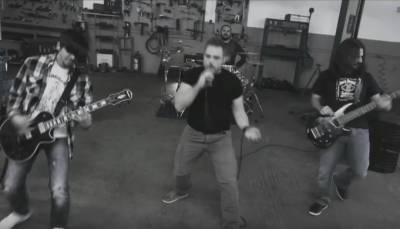 "A small death": Δείτε το νέο βίντεο κλιπ των Mr Booze