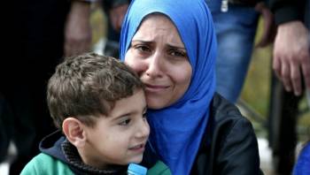 “Δεν έχετε να κερδίσετε τίποτα από την παραμονή σας εδώ” | Θέμος Ρίζος