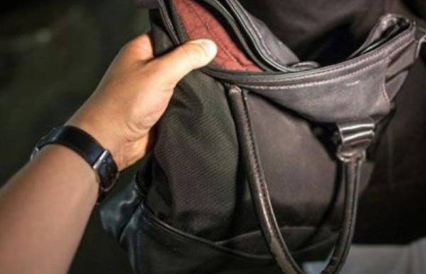 Εκλεψε 1.880 ευρώ από τσάντες γιατρών στο κέντρο της Καλαμάτας