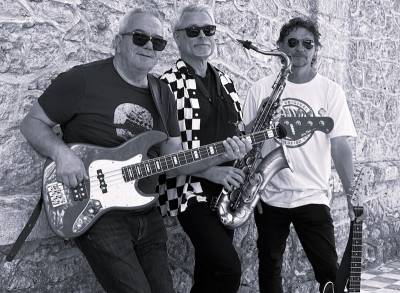 "The Salty Rocks" την Κυριακή στην Κορώνη