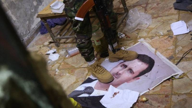 Πολλές χώρες αρχίζουν να έχουν επαφές με τις νέες συριακές αρχές