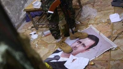 Πολλές χώρες αρχίζουν να έχουν επαφές με τις νέες συριακές αρχές