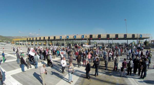 Μεγάλη αγροτική συγκέντρωση στα διόδια Κορίνθου