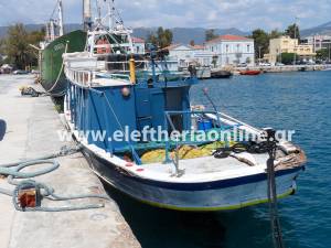 Ρυμουλκό σε... τρελή πορεία προκάλεσε ζημιές σε σκάφη στο λιμάνι Καλαμάτας