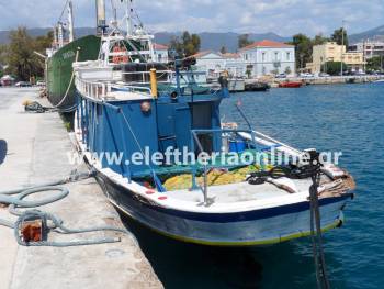 Ρυμουλκό σε... τρελή πορεία προκάλεσε ζημιές σε σκάφη στο λιμάνι Καλαμάτας