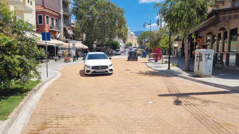 Καλαμάτα: Ολοκληρώθηκε η ανάπλαση της 23ης Μαρτίου - Παραδόθηκε η Υπαπαντής (βίντεο)