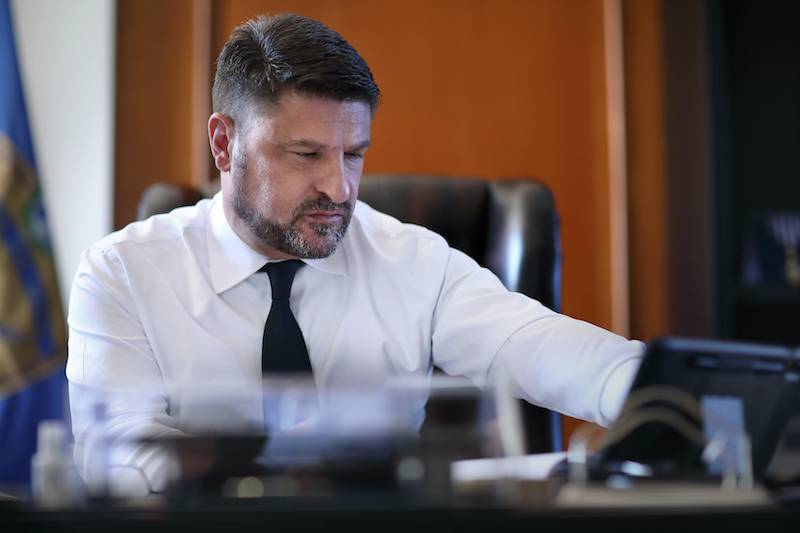 Ο υφυπουργός Εθνικής Άμυνας Νίκος Χαρδαλιάς στην “Ε”: Το Νοέμβριο ανοίγει ξανά το στρατόπεδο