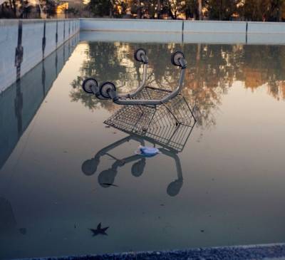 Η στασιμότητα βλάπτει σοβαρά τη δημοκρατία