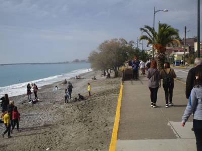 Εικόνα καλοκαιριού σήμερα στην Παραλία της Καλαμάτας