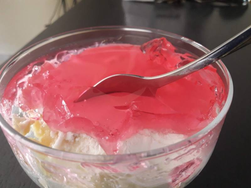 Πανακότα με μπισκότα σαβαγιάρ και ζελέ