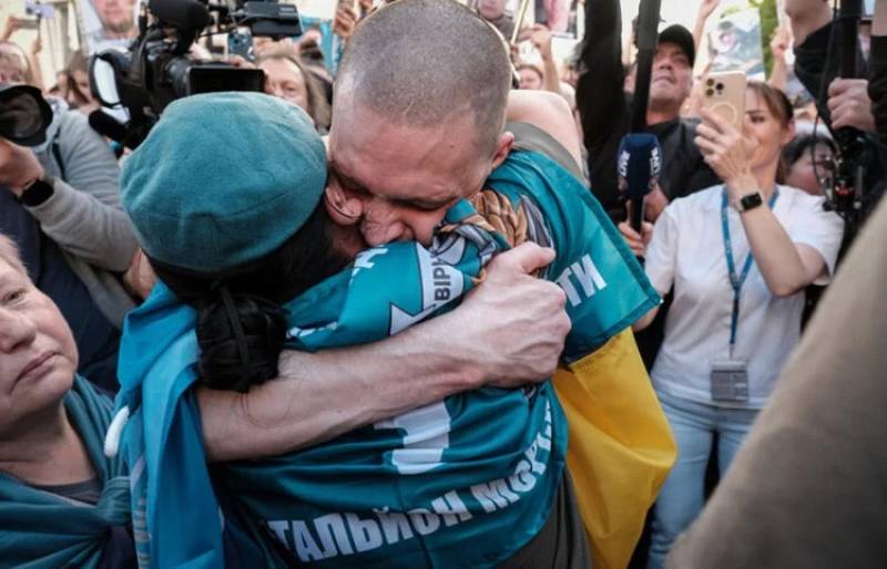 Ουκρανία: Το Κίεβο και η Μόσχα αντάλλαξαν 307 αιχμαλώτους πολέμου, έπειτα από ολονύκτιο βομβαρδισμό της ουκρανικής πρωτεύουσας