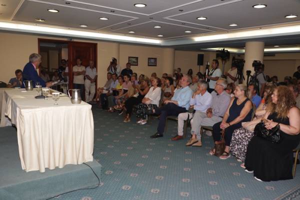 Μανώλης Μάκαρης στην παρουσίαση του συνδυασμού του: “Επίκεντρο ο άνθρωπος και στόχος η ευημερία” (βίντεο)