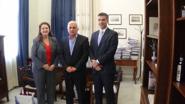 Συνάντηση Μανιάτη με εκπροσώπους της αμερικανικής πρεσβείας